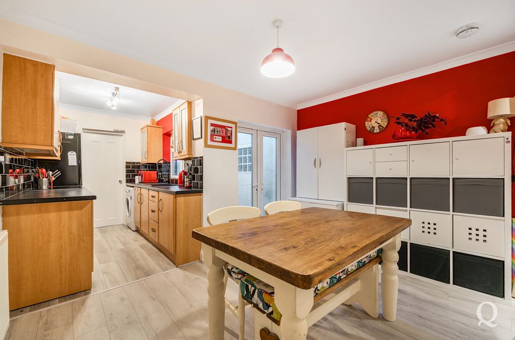 Property photo 2 of 15 c3E2A2B0-9E0c-492...