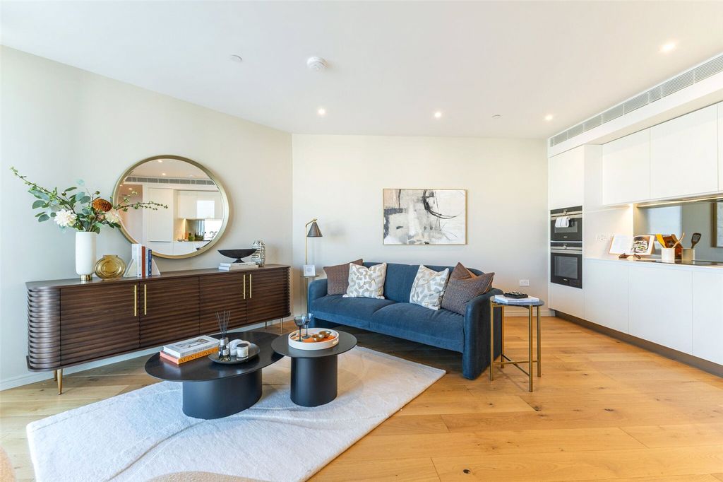 Property photo 3 of 39 Living/Kitchen