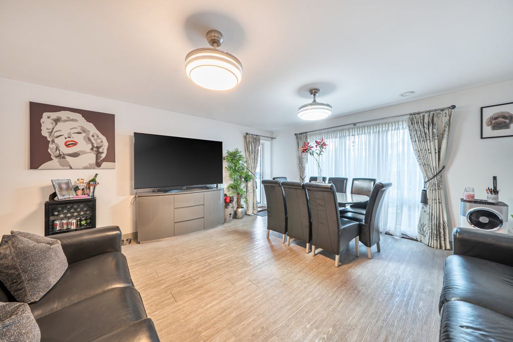 Property photo 2 of 15 1404327-9-697A230...