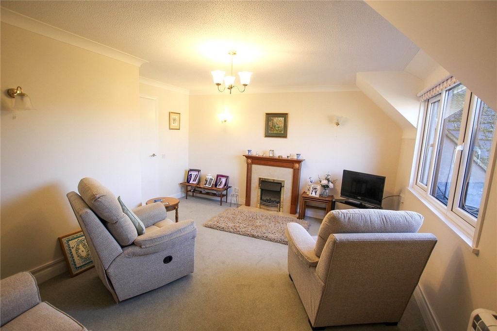 Property photo 2 of 20 Sitting Room