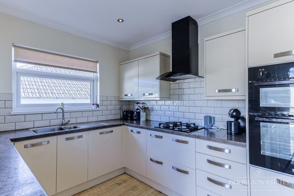 Property photo 3 of 9 4976434