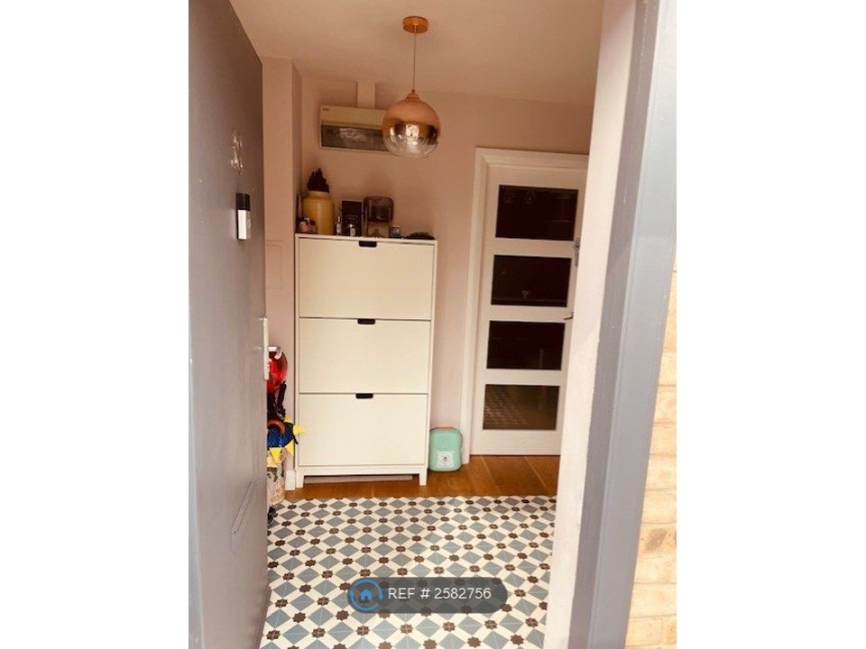 Property photo 2 of 19 Hallway
