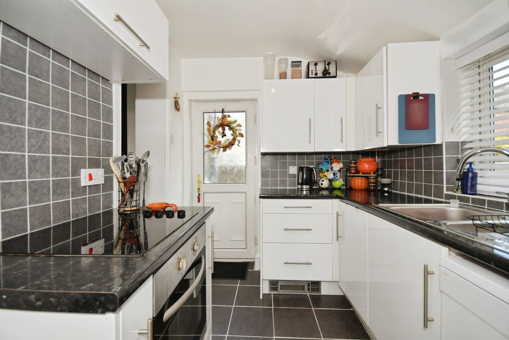 Property photo 2 of 20 Pbox-Img.Jpg