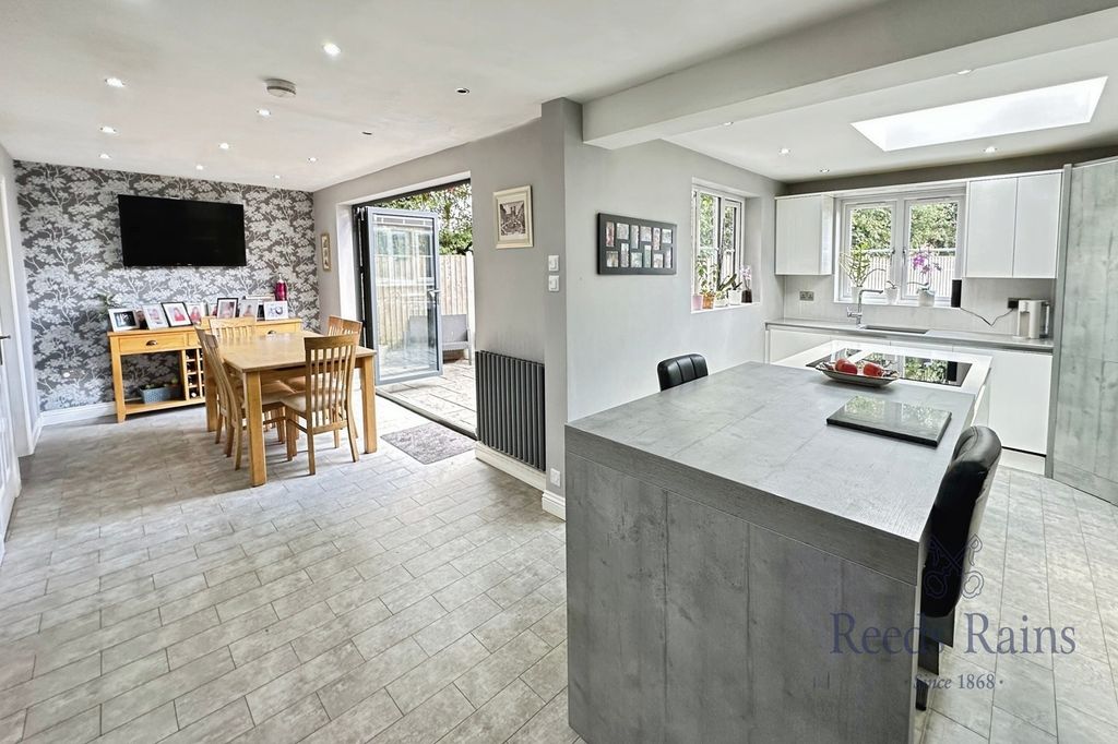 Property photo 2 of 22 Dining Kitchen
