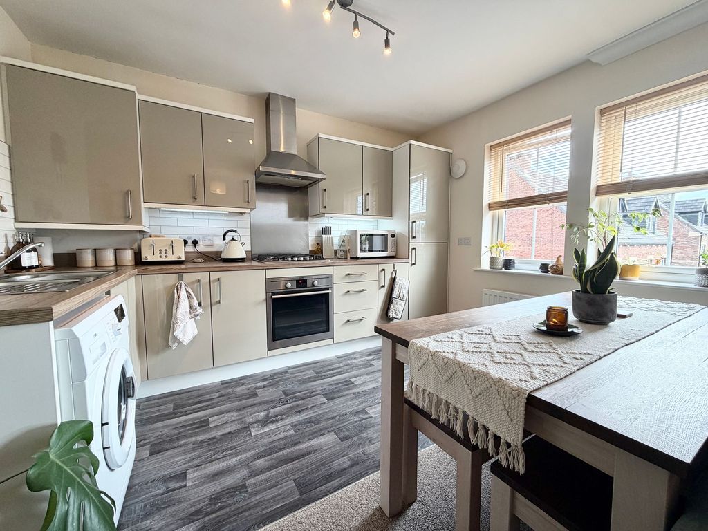 Property photo 3 of 12 Kitchen