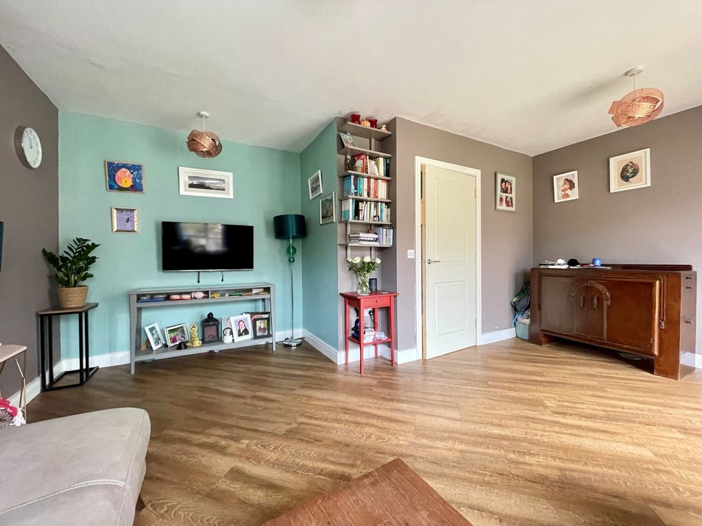 Property photo 3 of 17 Photo 1