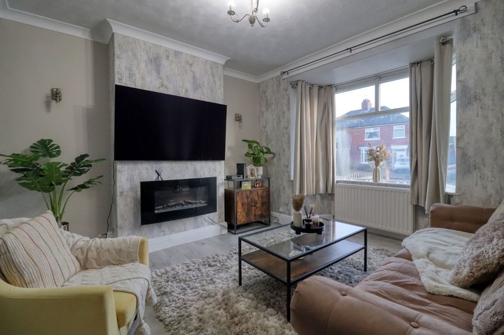 Property photo 2 of 12 Lounge