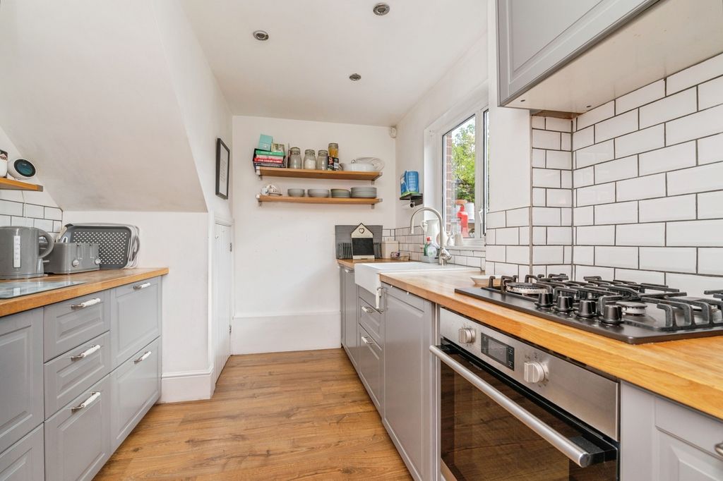 Property photo 1 of 17 Kitchen