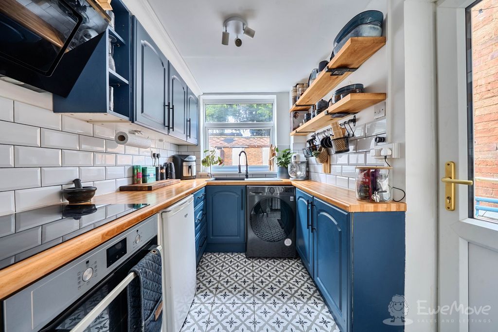Property photo 3 of 17 Chapel Street_Kitchen_Wm