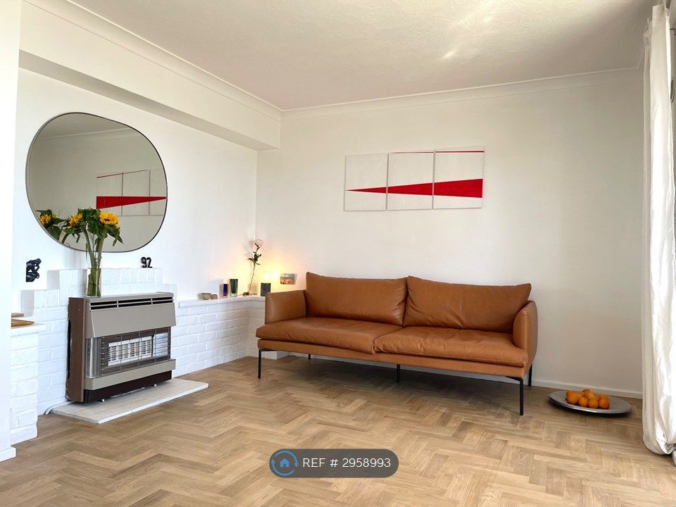 Property photo 1 of 16 Living Room