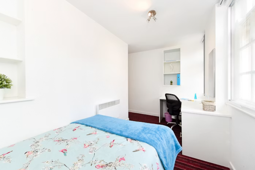 Property photo 3 of 49