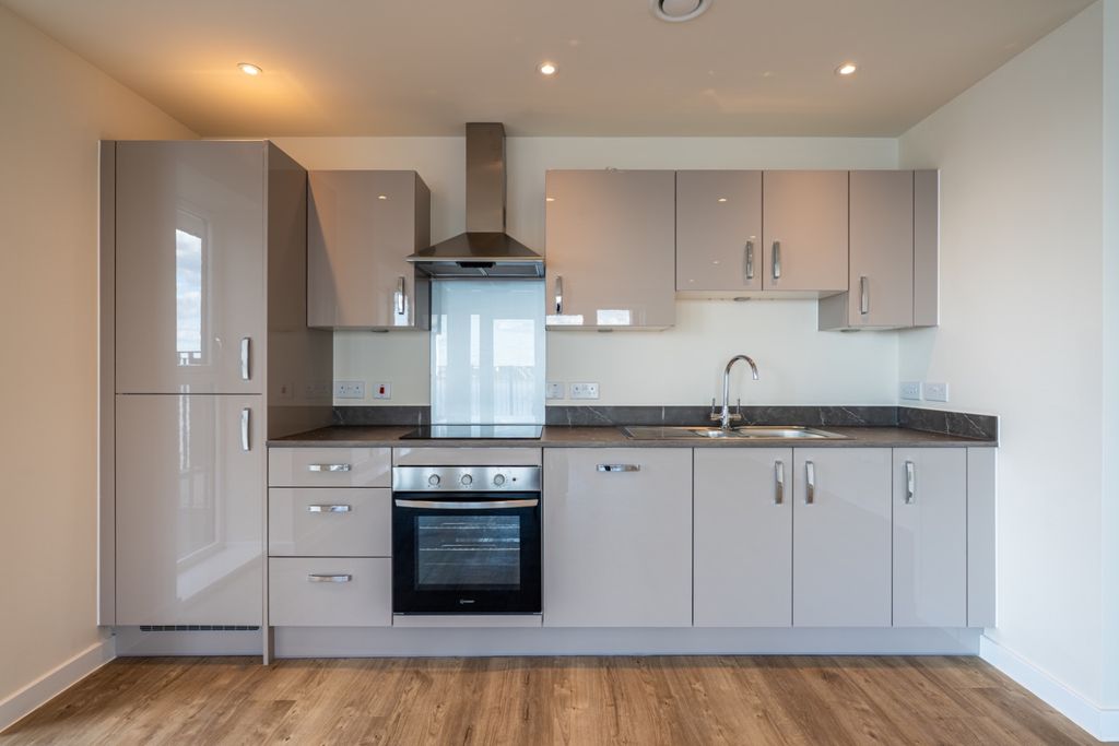 Property photo 2 of 21 5560112