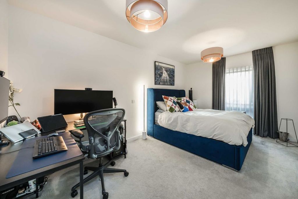 Property photo 3 of 5