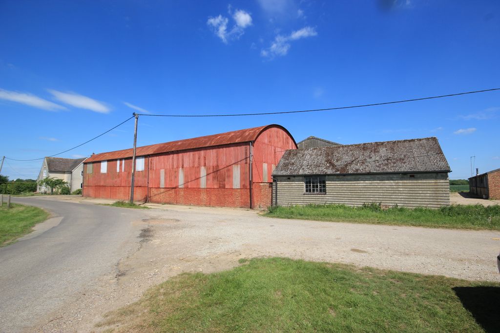 Property photo 1 of 5