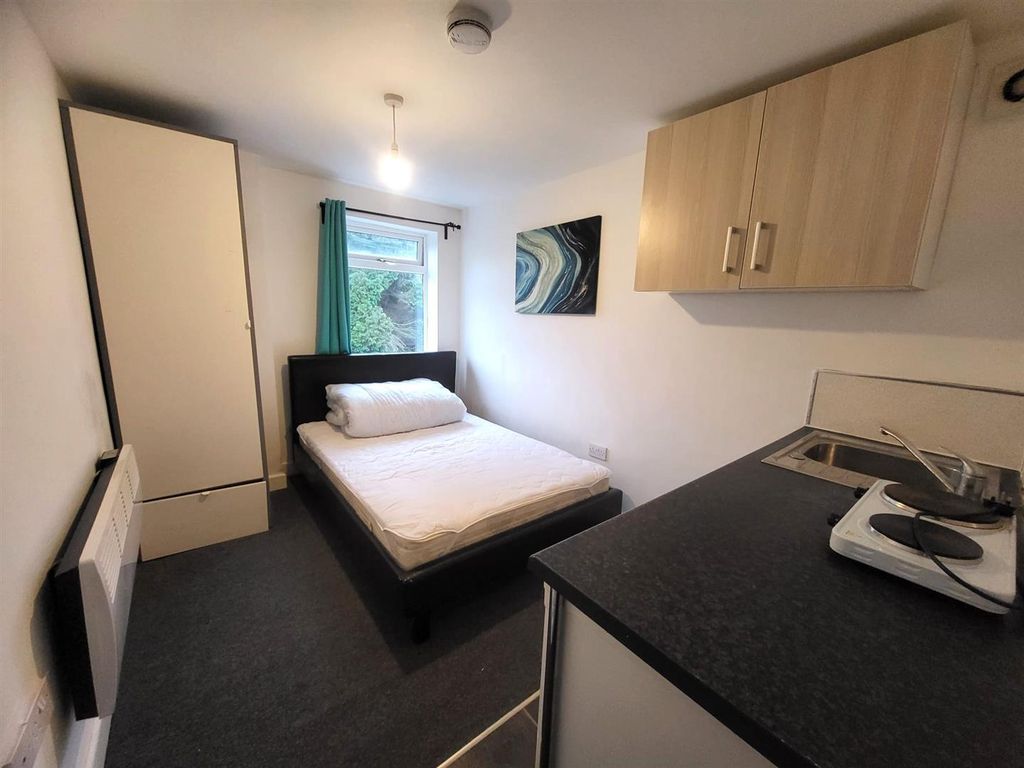 Property photo 2 of 5 Studio Pic 1