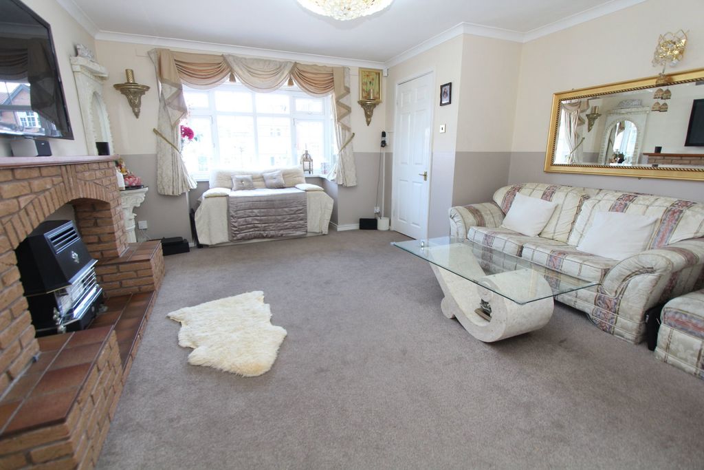Property photo 2 of 28