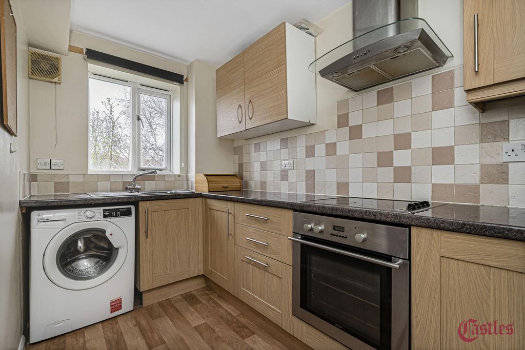 Property photo 3 of 13 Kitchen