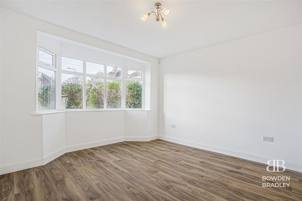 Property photo 3 of 18 Living Room