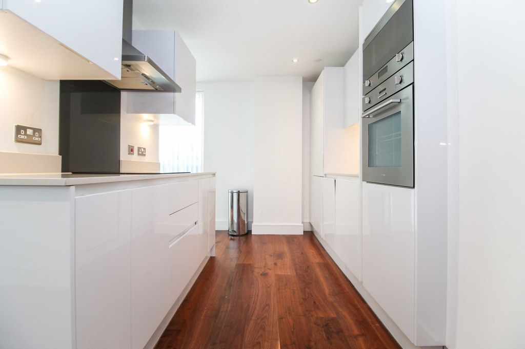 Property photo 3 of 7 Kitchen