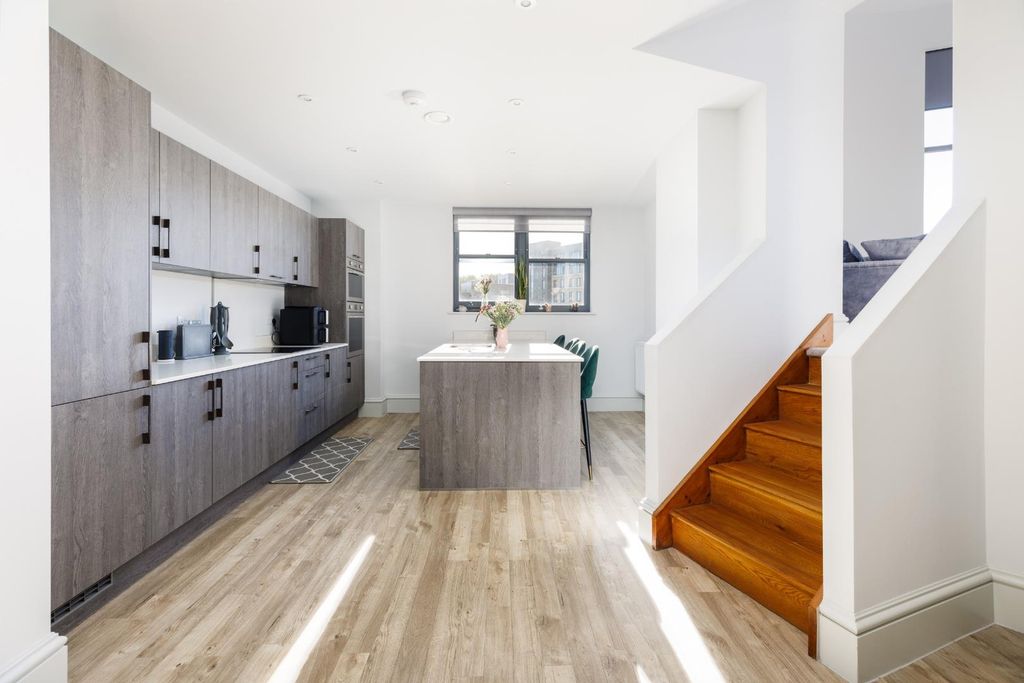 Property photo 1 of 36 60 Regent House_Bs3-5.Jpg
