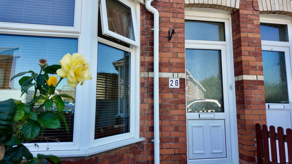 Property photo 2 of 17