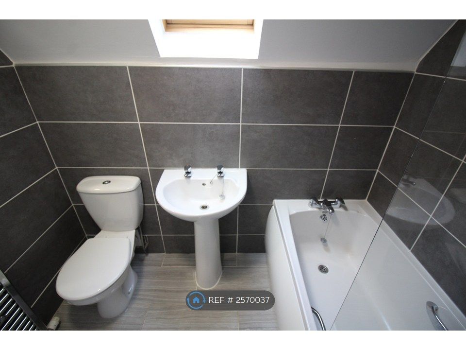 Property photo 2 of 20 Bathroom