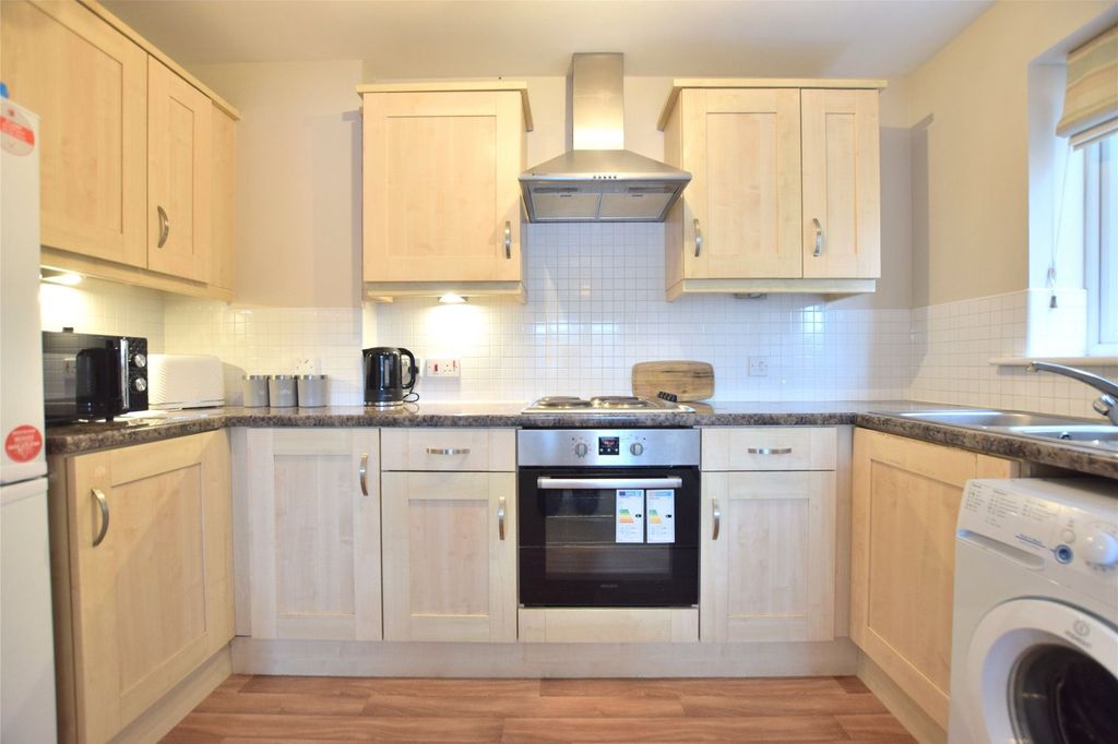 Property photo 2 of 9 Kitchen