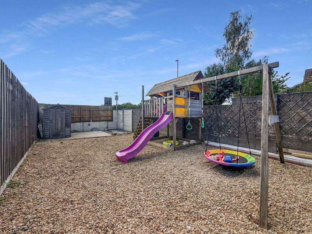 Property photo 2 of 28