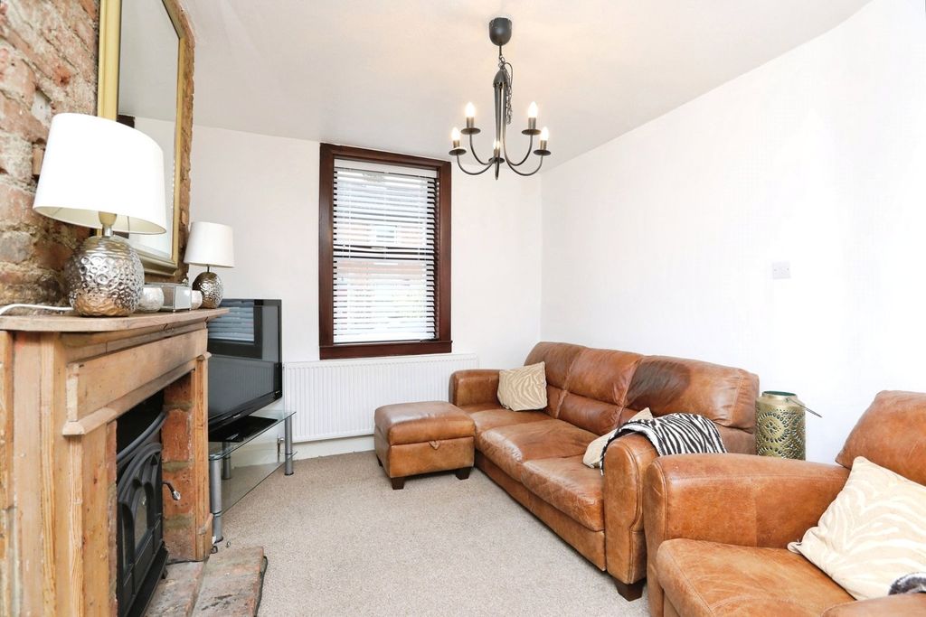 Property photo 2 of 13 Lounge