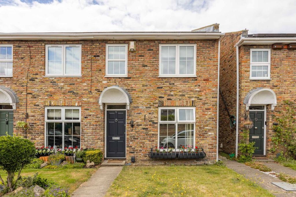 Property photo 1 of 12