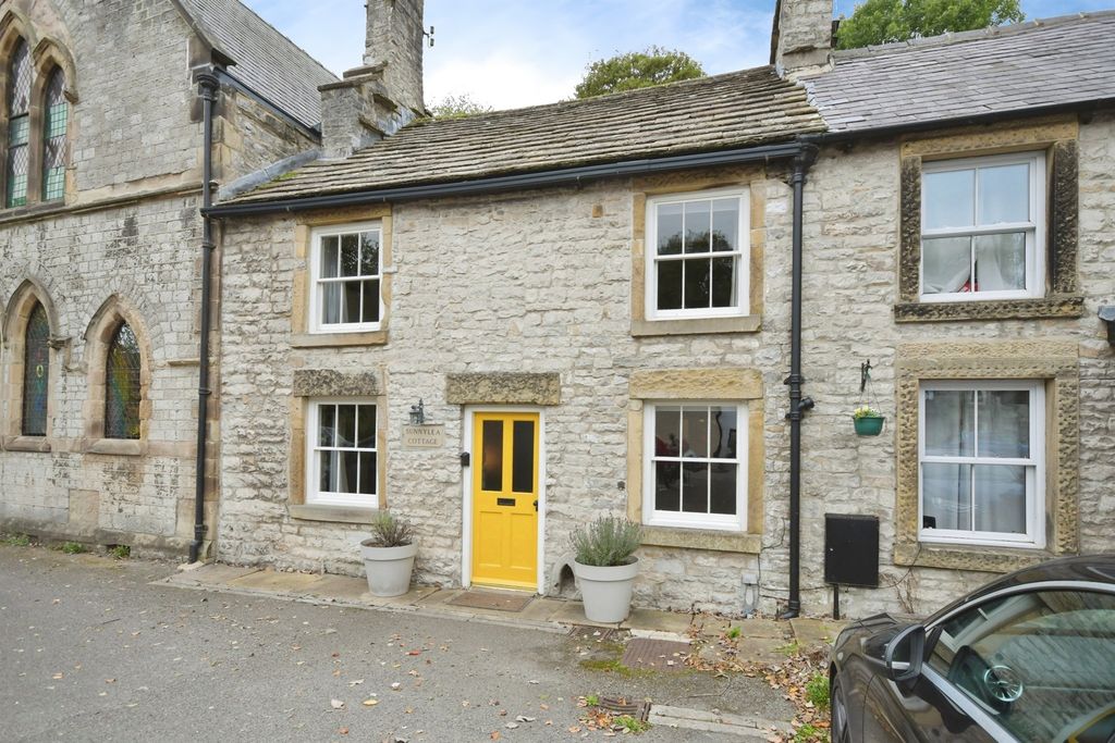 Property photo 2 of 32