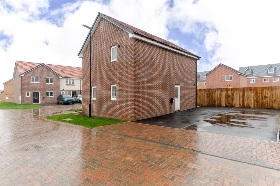 Property photo 2 of 20