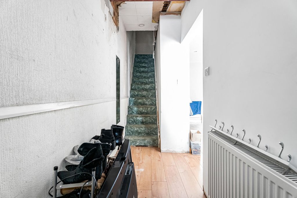 Property photo 2 of 29 Hallway