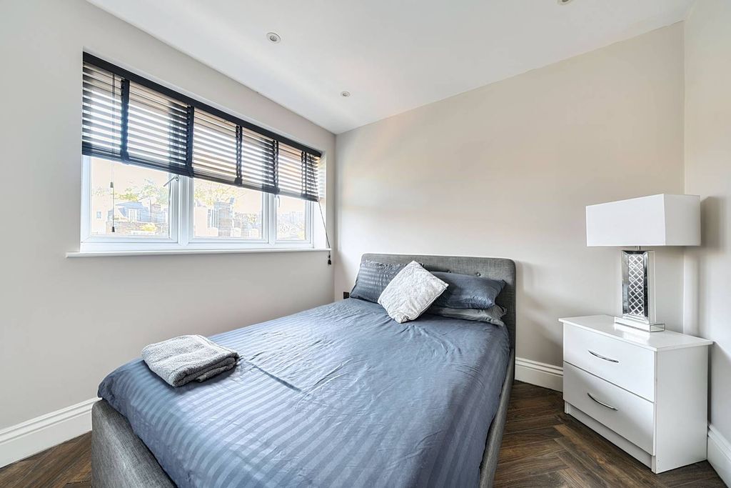 Property photo 3 of 24