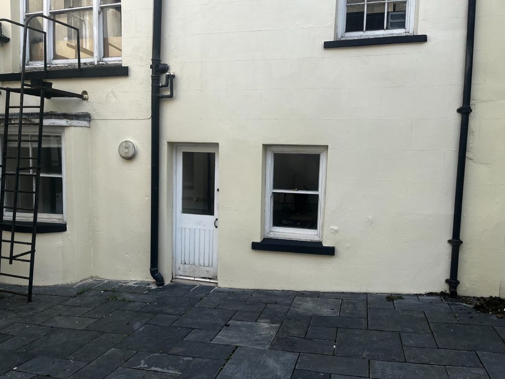 Property photo 1 of 5 1 Bedroom Ground Floor Flat To Rent In Haverfordwest