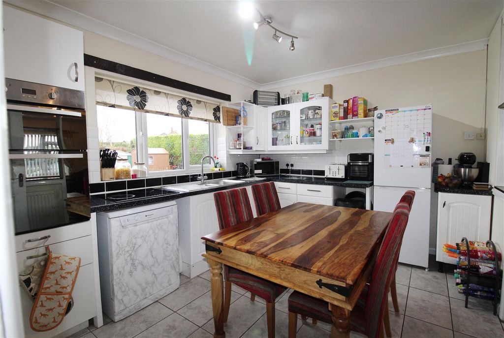 Property photo 2 of 16 Kitchen / Diner