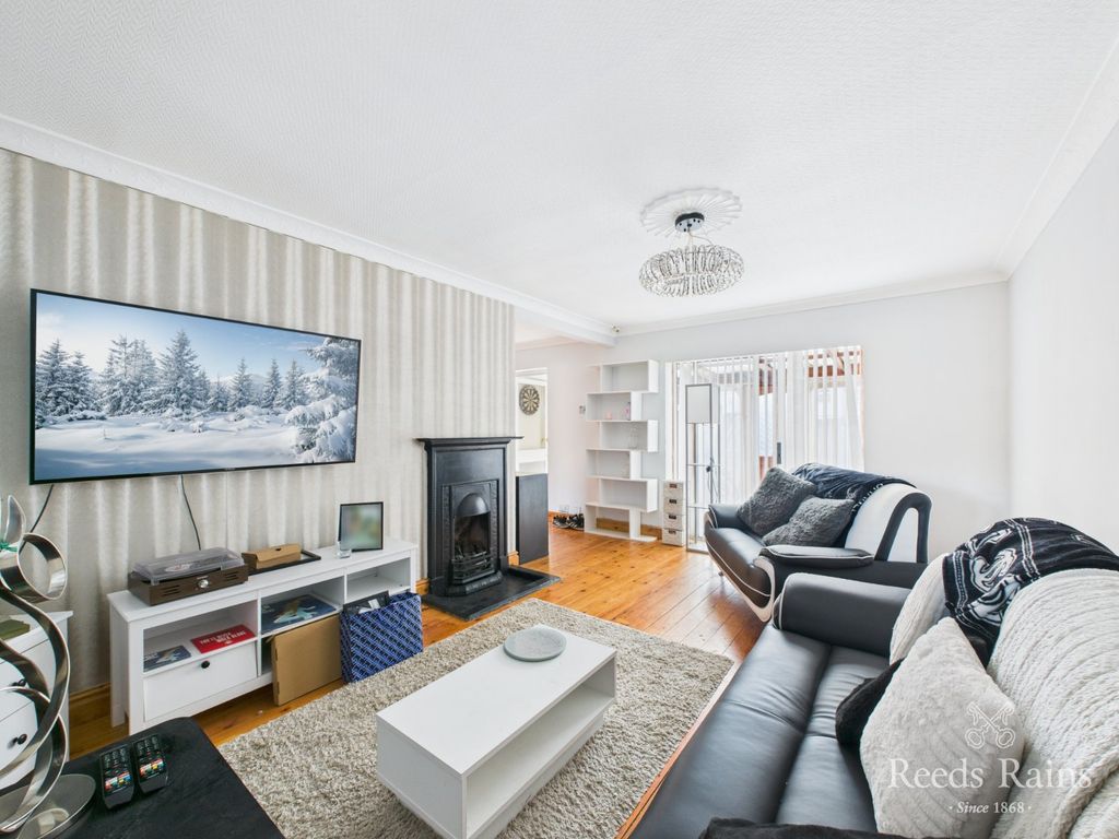 Property photo 2 of 20 Sitting Room