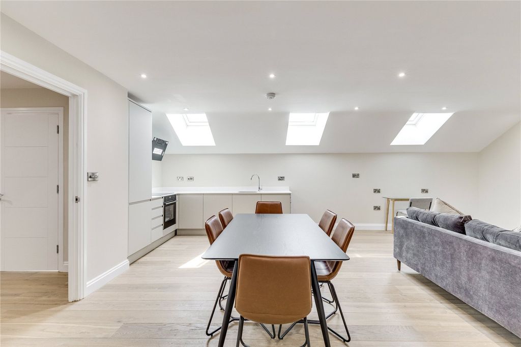 Property photo 2 of 13 Picture No. 16