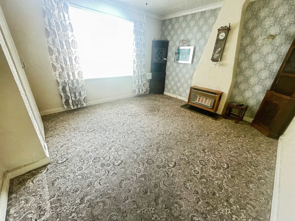 Property photo 2 of 13 Lounge