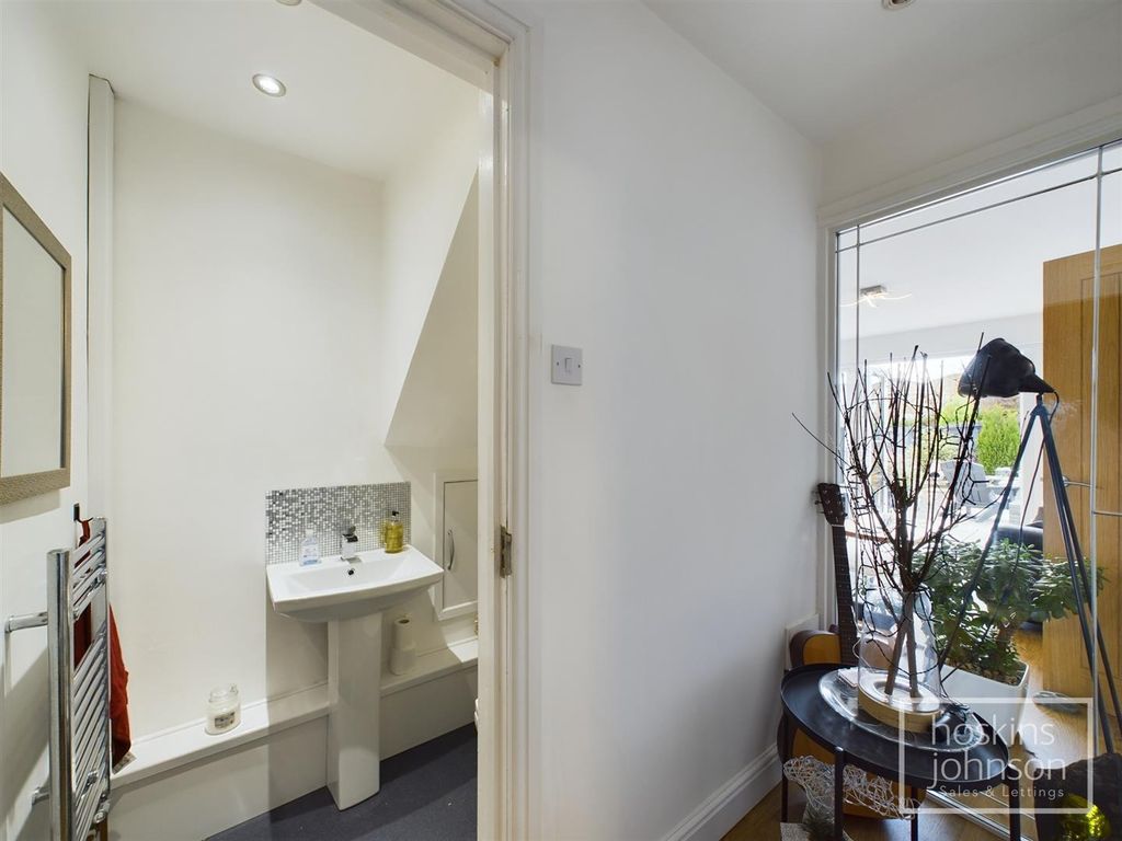 Property photo 3 of 29 Entrance Hall