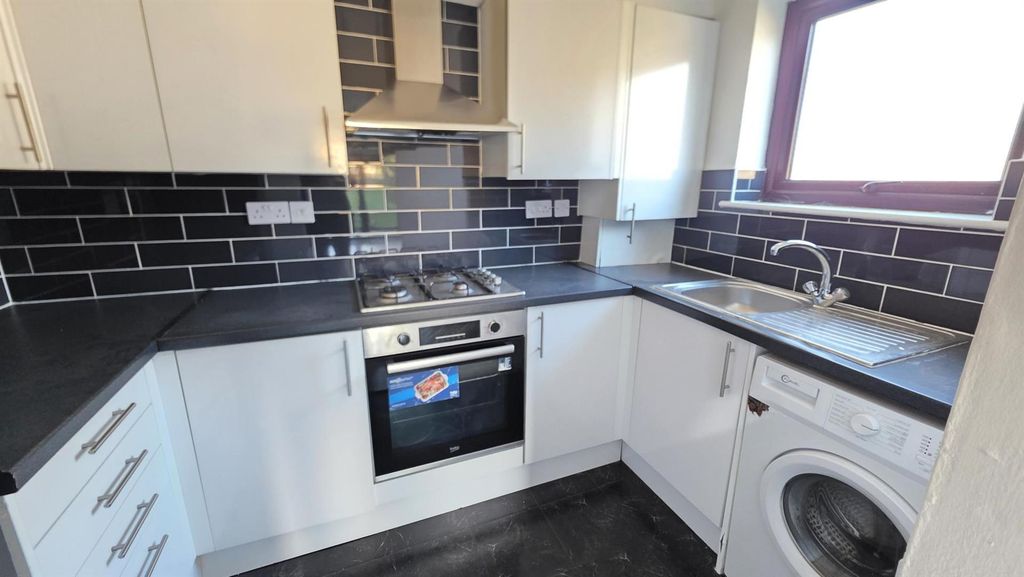 Property photo 3 of 7 1000079020.Jpg