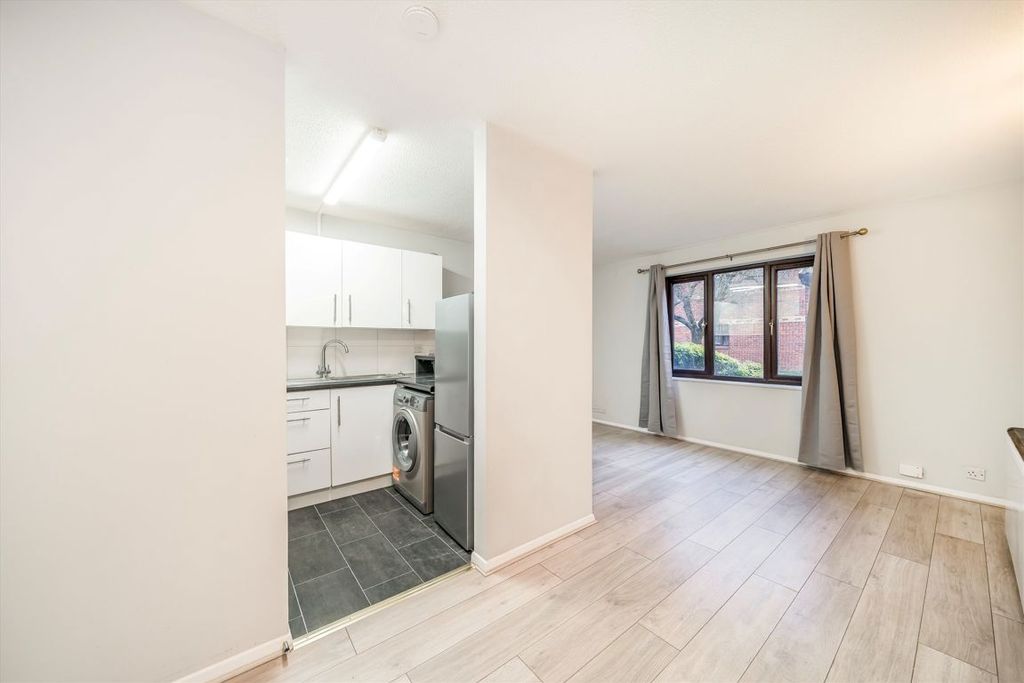 Property photo 3 of 8