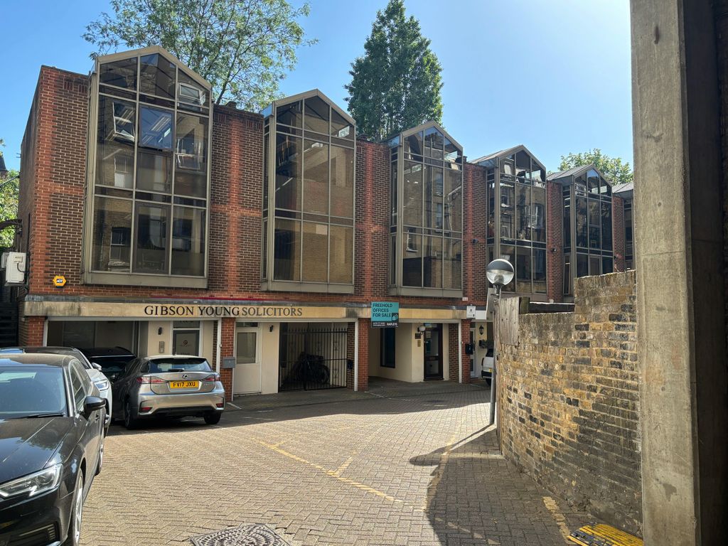 Property photo 1 of 3 Putney 1.Jpg