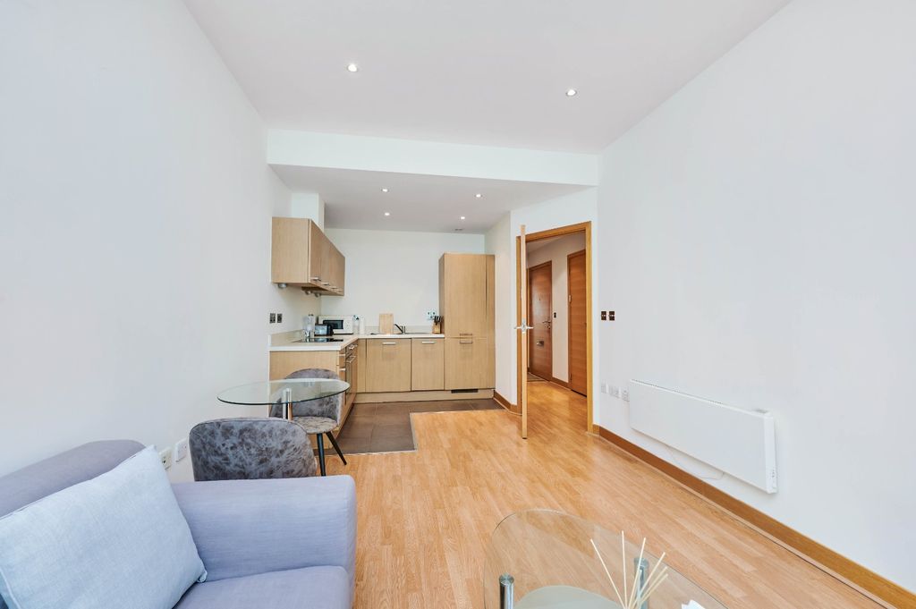 Property photo 2 of 15 Picture No. 11