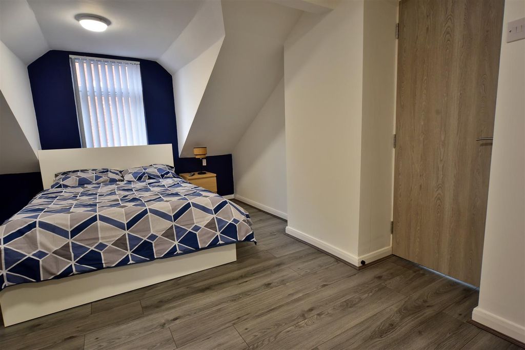 Property photo 1 of 7 165Ar_Room17_01.Jpg