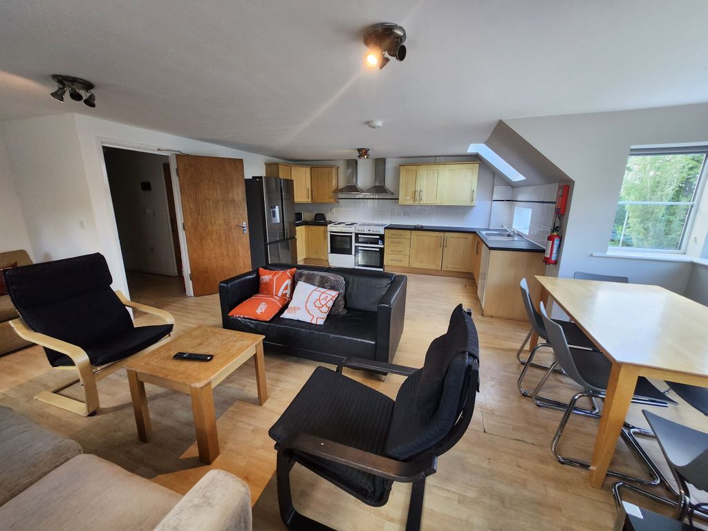 Property photo 3 of 32