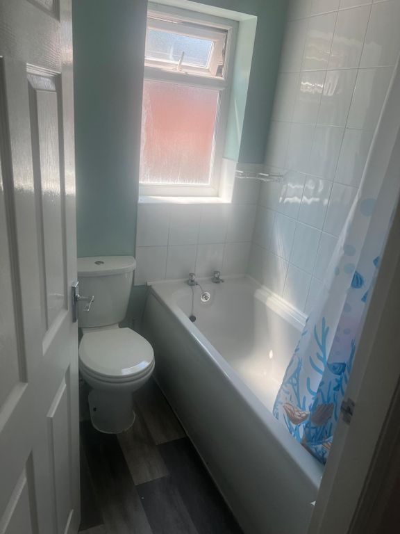 Property photo 2 of 8 Bathroom
