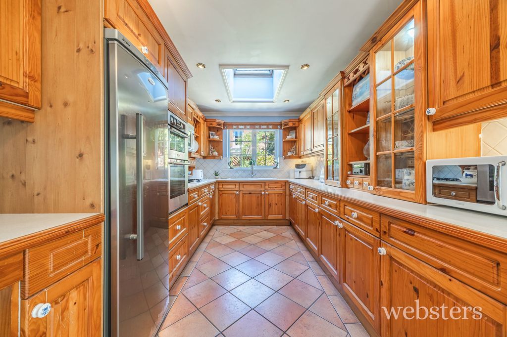 Property photo 3 of 19