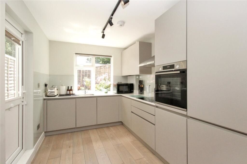 Property photo 2 of 17 F16