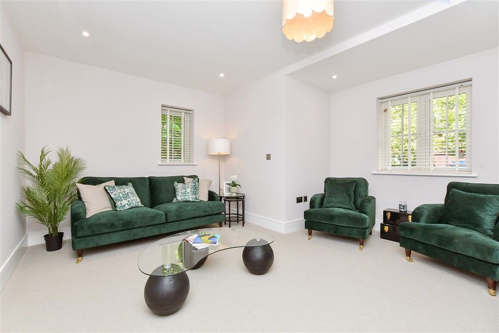 Property photo 3 of 15 Sitting Room